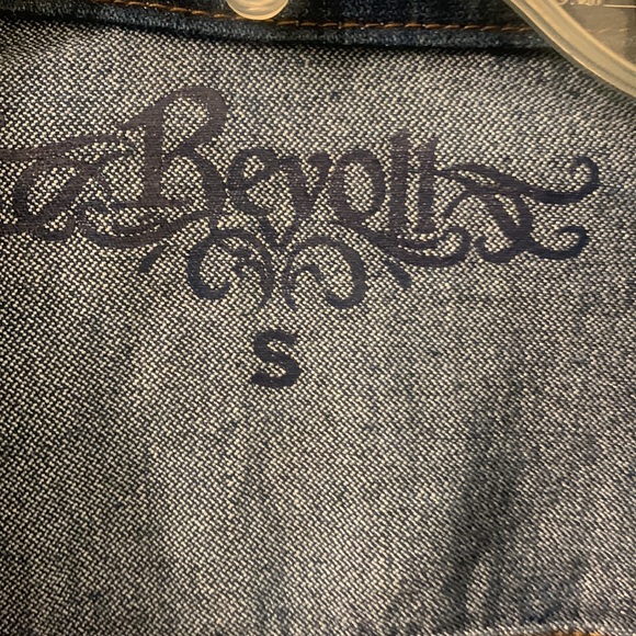 Revolt  women’s jean jacket size small used excellent condition - Picture 5 of 6